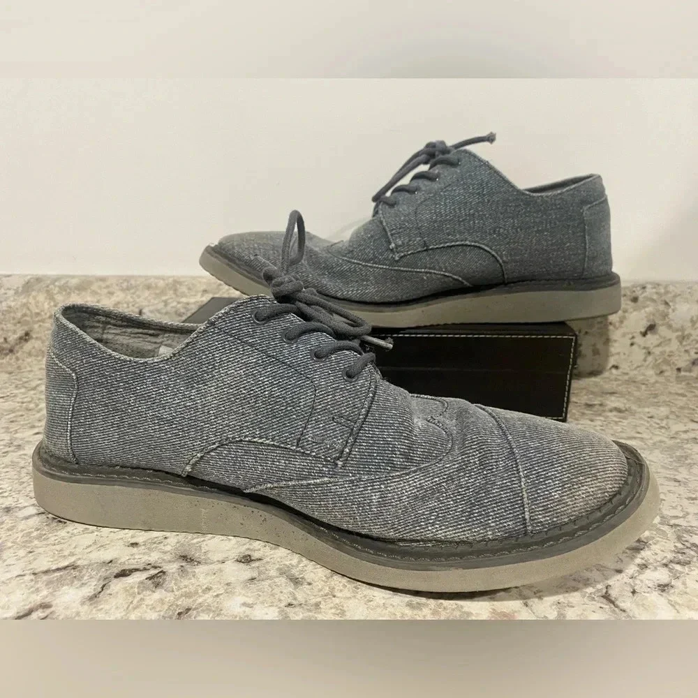 Toms Men's size 11 Brogue Wingtip Oxfords Blue Denim Chambray Wingtip Shoes